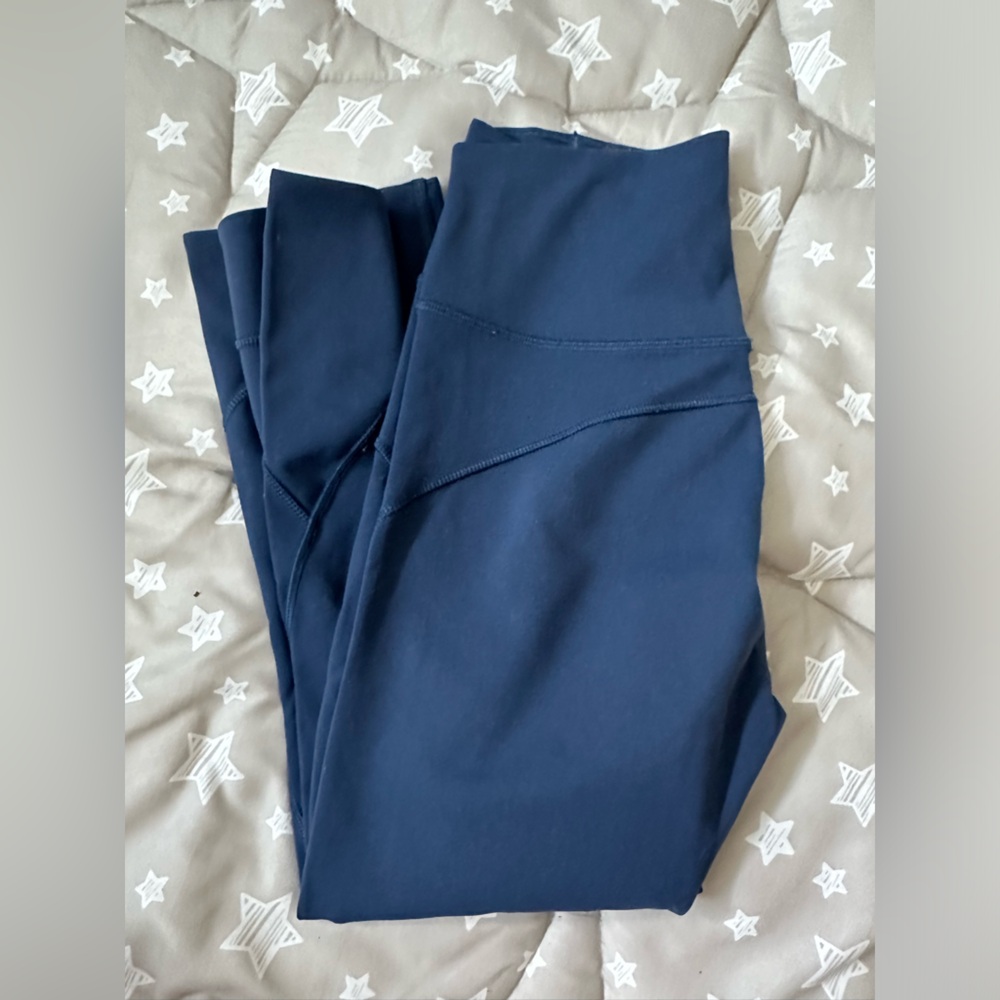 Lululemon In Movement Crop 19"
Mineral Blue